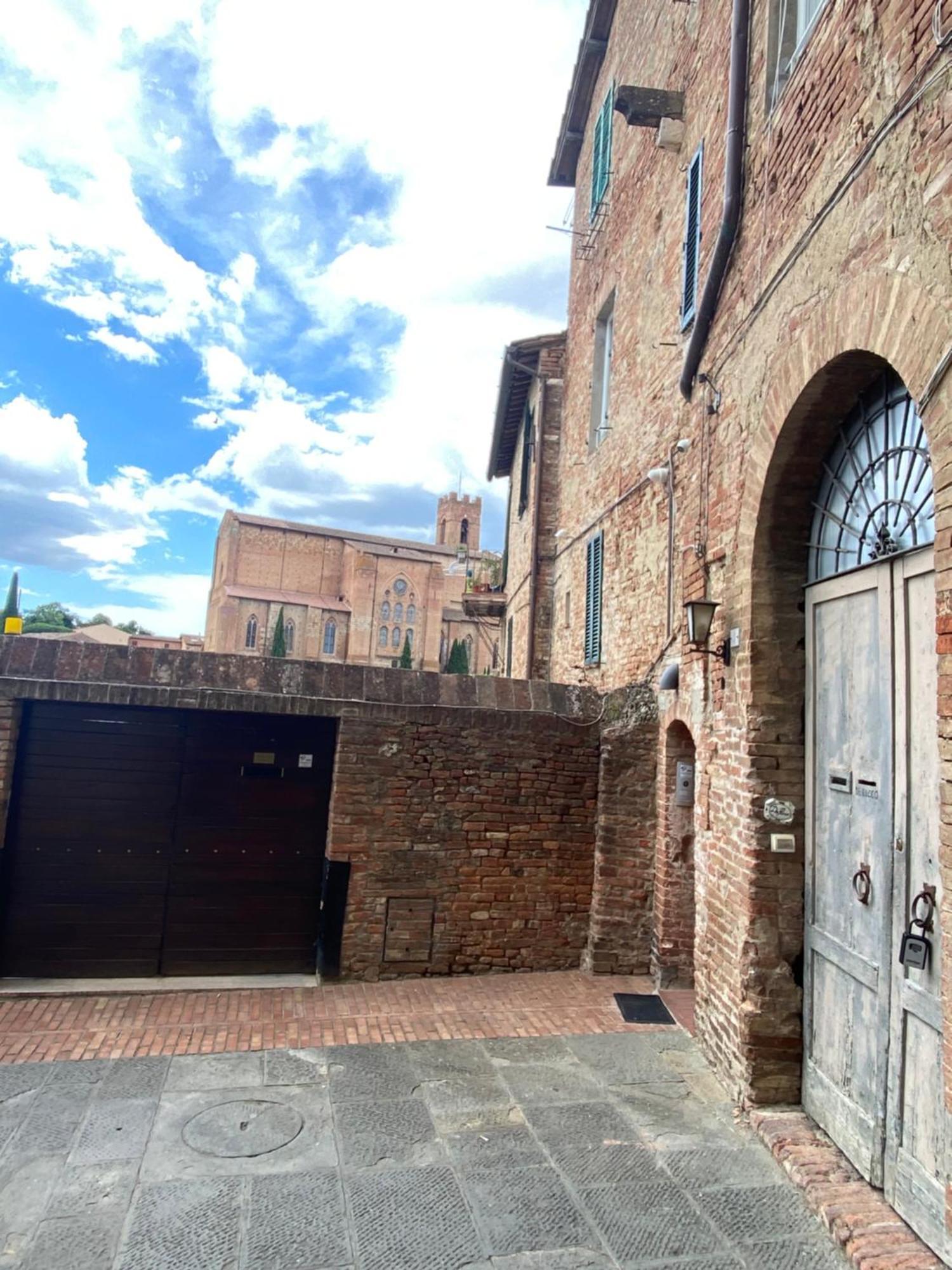 Loft Vicolo Di Vallepiatta 2 Min Piazza Del Campo Con Parcheggio 시에나 외부 사진